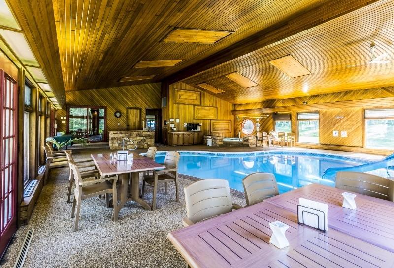 Rustlers Lodge Sundre Buitenkant foto