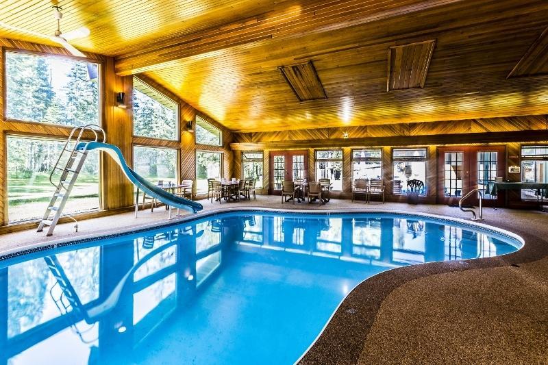 Rustlers Lodge Sundre Buitenkant foto