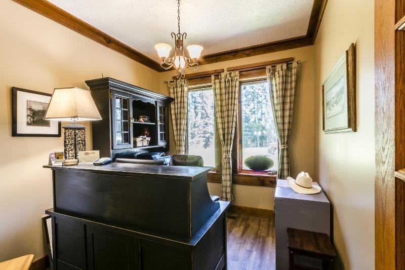 Rustlers Lodge Sundre Buitenkant foto