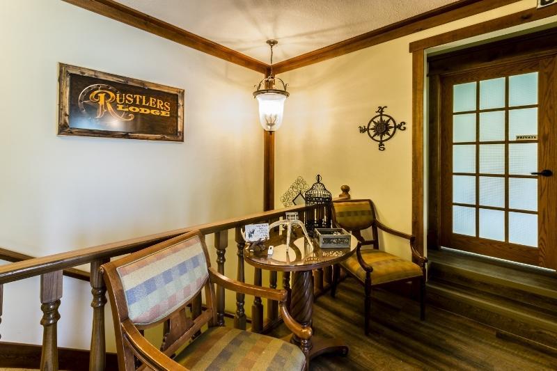 Rustlers Lodge Sundre Buitenkant foto