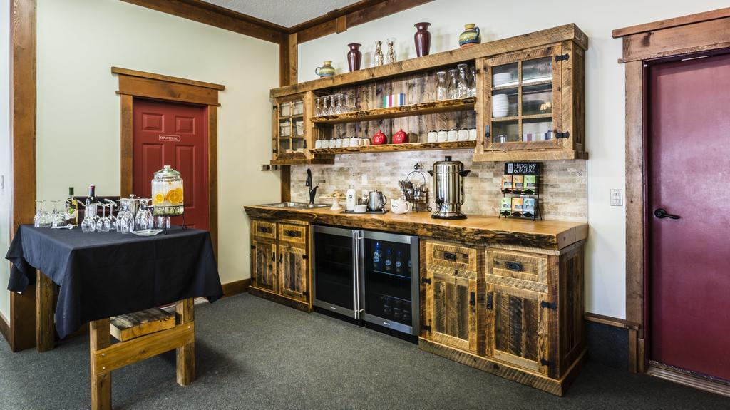 Rustlers Lodge Sundre Buitenkant foto