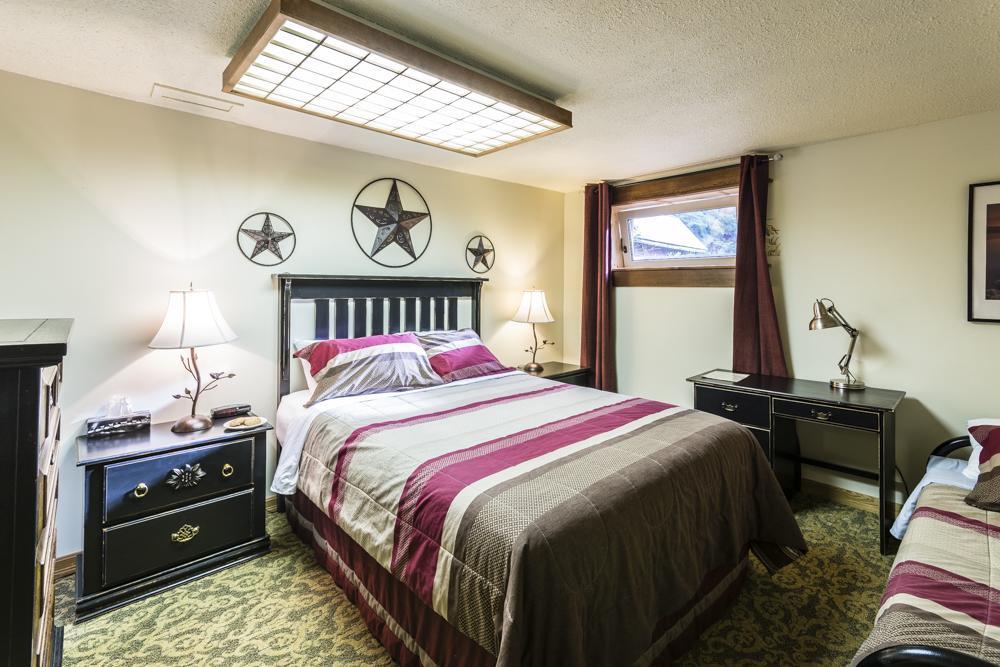 Rustlers Lodge Sundre Buitenkant foto