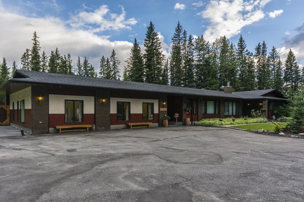 Rustlers Lodge Sundre Buitenkant foto