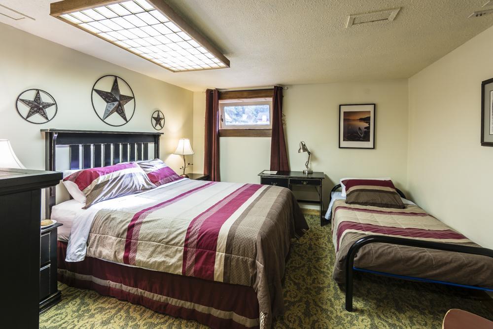 Rustlers Lodge Sundre Buitenkant foto