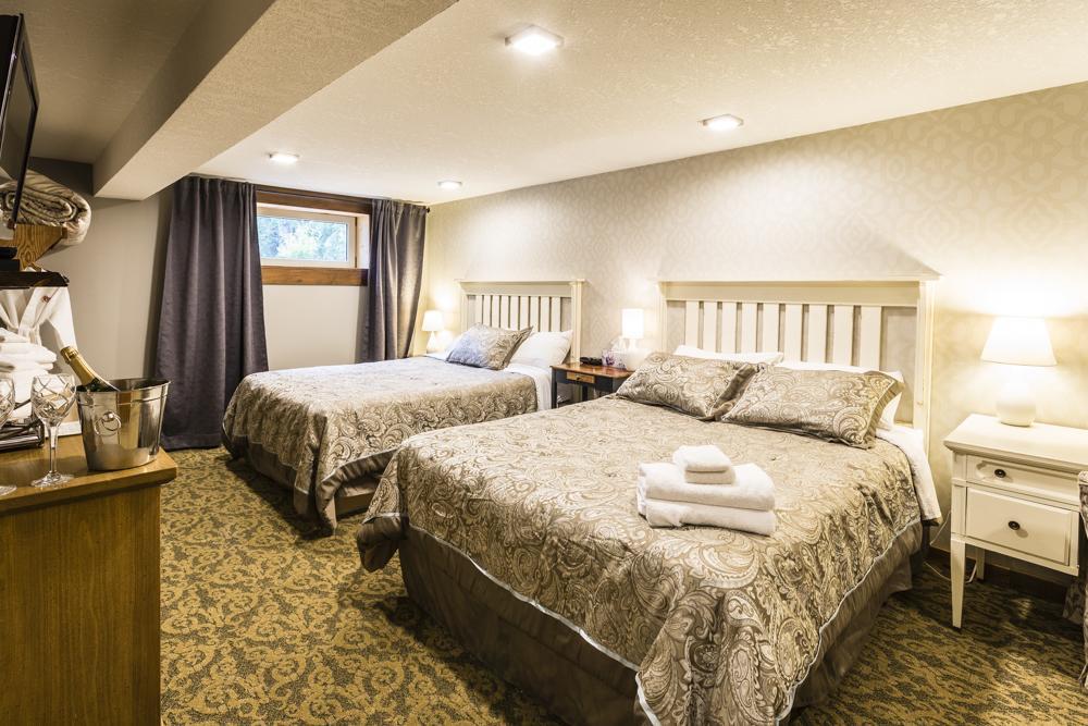 Rustlers Lodge Sundre Buitenkant foto